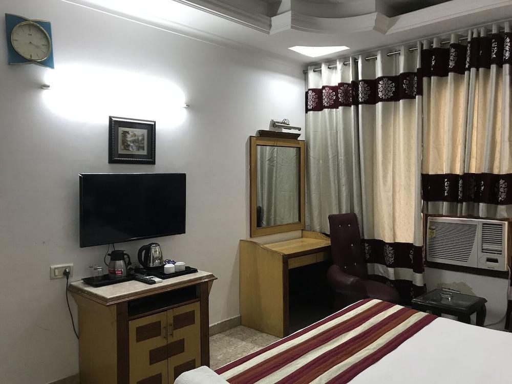 Tjs Royal Hotel 델리 외부 사진