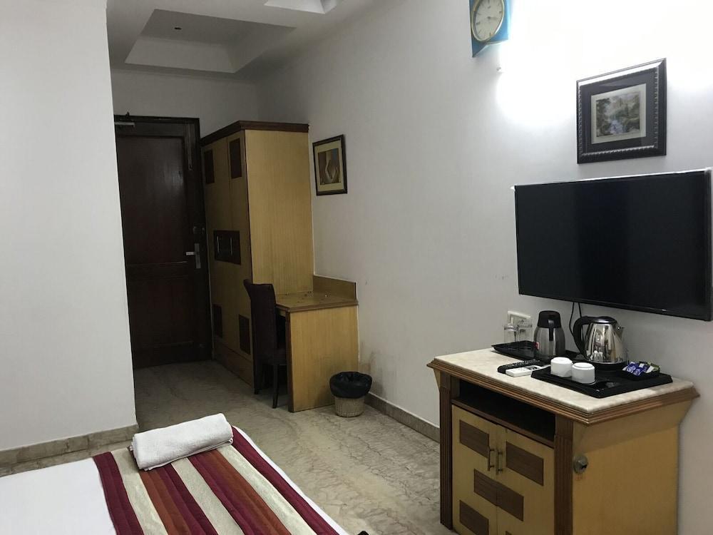 Tjs Royal Hotel 델리 외부 사진