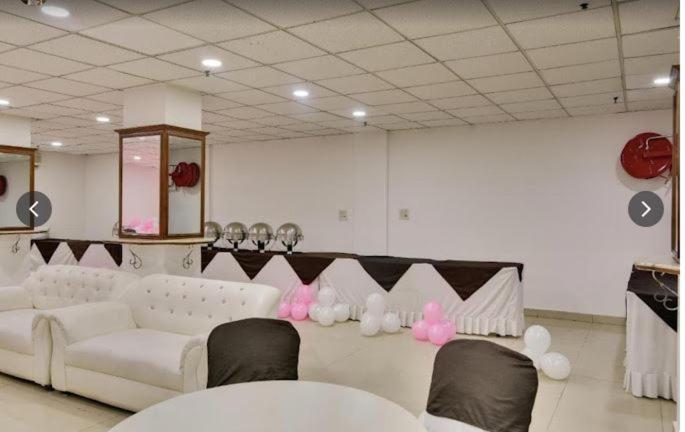 Tjs Royal Hotel 델리 외부 사진